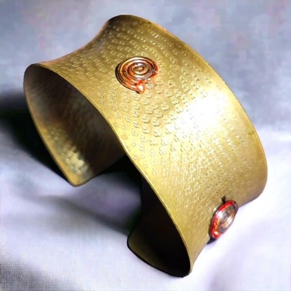 Wide Hammered Brass Concave Cuff Bracelet with Copper swirl details - Picture 3 of 4